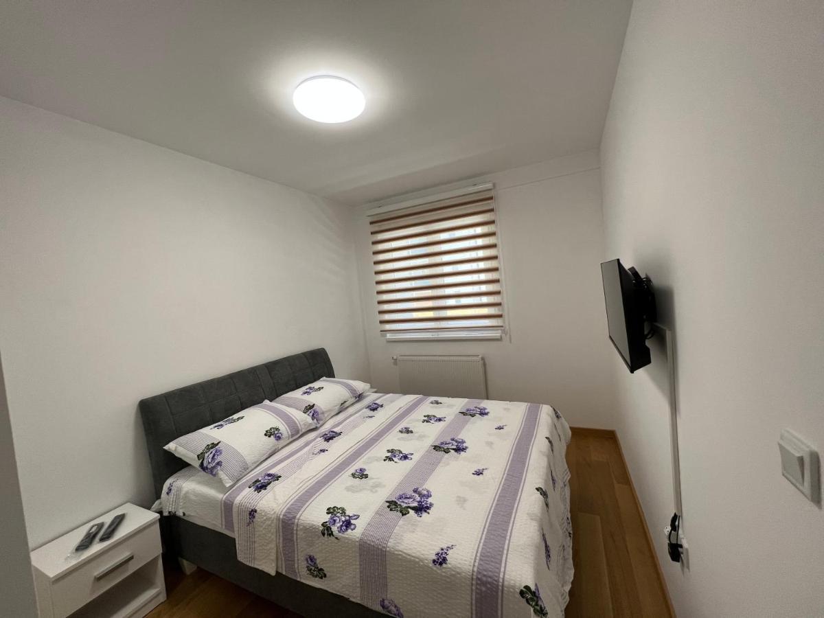 Appartamento Stan Na Dan Viktor-Lukavica SJJ Esterno foto